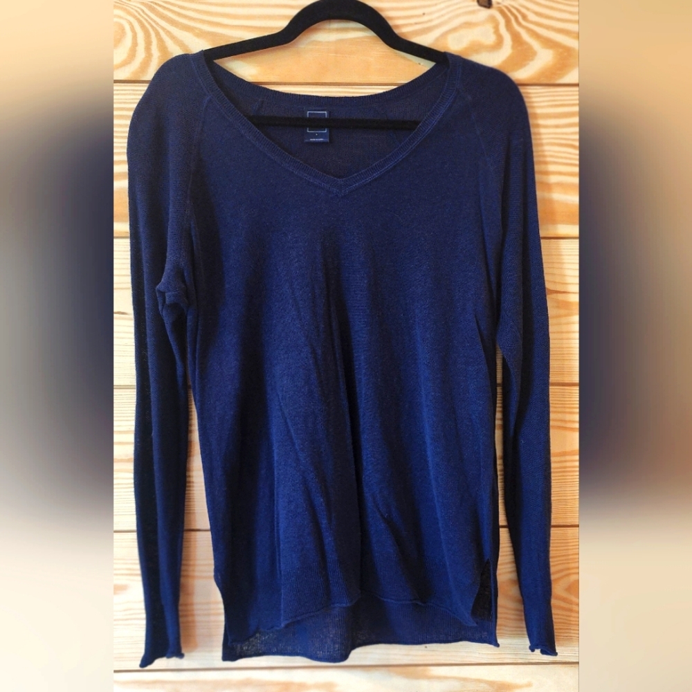 GAP Navy light knit sweater